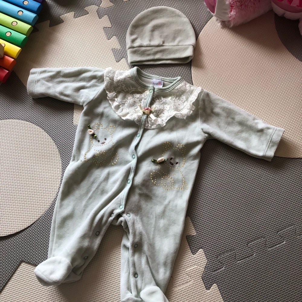 Tweetoon Baby Girls’ Light Green Footie and Hat